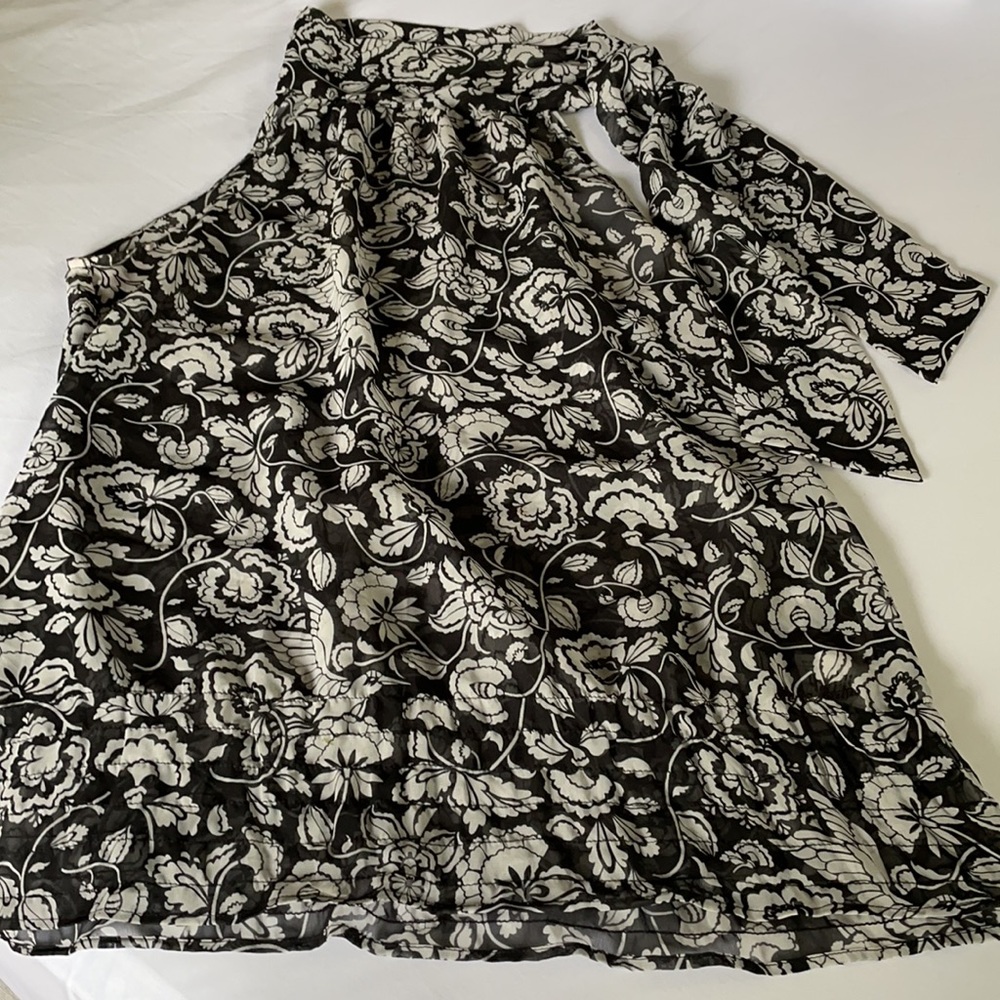 🟢 Pepe Jeans Black and White Floral Flowy Blouse